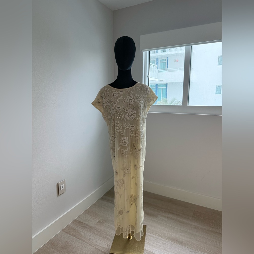 NWT Zara Limited Edition Cream embroidered Dress with floral applique size S